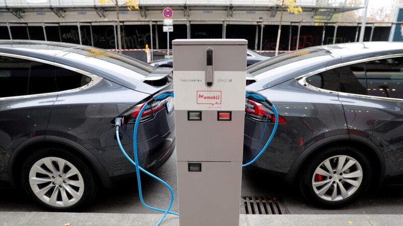 Biden synon që gjysma e veturave të reja në SHBA të jenë elektrike deri më 2030