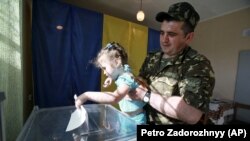 Голосування на одній з виборчих дільниць на Львівщині під час виборів президента України, 25 травня 2014 року 