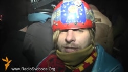 Polis əsgərləri Ukrayna Evini tərk edirlər
