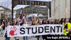 Protesta e studentëve në Novi Pazar më 12 prill 2025. 