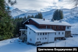 Хижата през зимата