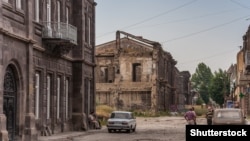 1988-ի երկրաշարժի հետևանքով վնասված շենքեր Գյումրիում, արխիվ