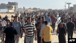 Палестынскія арабы прыйшлі атрымаць гуманітарную дапамогу з ЗША, 27 траўня 2025 году, Рафах