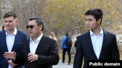  Садыр Жапаровдун кичүү уулу Нурдөөлөт Нургожоев. 