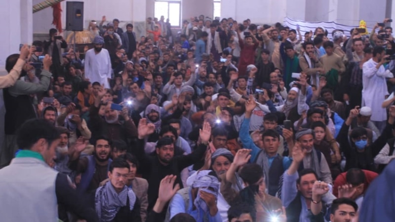 باز ماندن صدها زایر افغان از رفتن به کربلا؛ مشتاقان اربعین حسینی به زیارتگاه امام یحیی رفتند