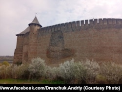 Частина обваленої стіни