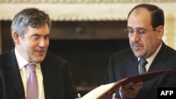 British Prime Minister Gordon Brown (left) and his Iraqi counterpart Nuri al-Maliki sign a bilateral "Joint Declaration of Friendship, Partnership, and Cooperation" in London on April 30.