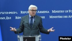 Armenia - German Foreign Minister Frank-Walter Steinmeier speaks at a news conference in Yerevan, 29Jun2016.