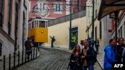 Funicularul Elevador da Gloria este una dintre cele mai mari atracții turistice din Lisabona, declarat monument național.