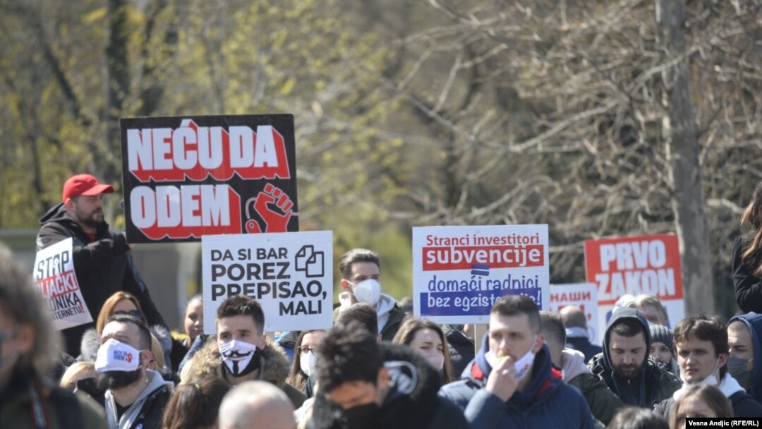 Protest frilensera i radnika na internetu ispred Skuptine Srbije, 8. april 2021. 