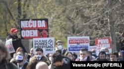 Protest frilensera i radnika na internetu ispred Skuptine Srbije, 8. april 2021. 