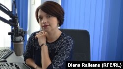 Liliana Pușcașu în studioul Europei Libere