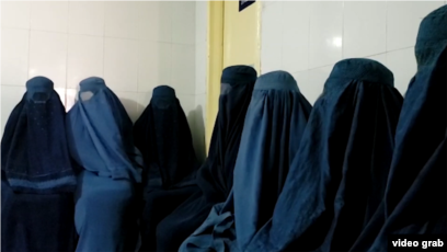 Talebanët kanë ndaluar gratë të ndjekin universitetin dhe kanë mbyllur shkollat private që ofronin kurse për mami dhe infermieri. (Foto nga arkivi)