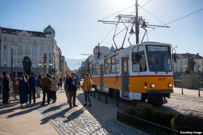 Кадър от един от туровете из София, част от Фестивала 10.11