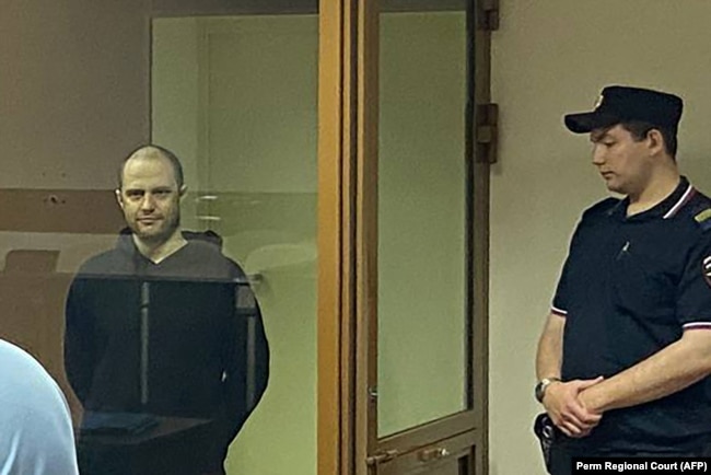 Fotografi Grigory Skvortsov gjatë shpalljes së vendimit gjyqësor në rastin e tij për "tradhti", në Perm, më 26 qershor 2025.