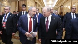 Премьер-министр Армении Никол Пашинян и президент РФ Владимир Путин 