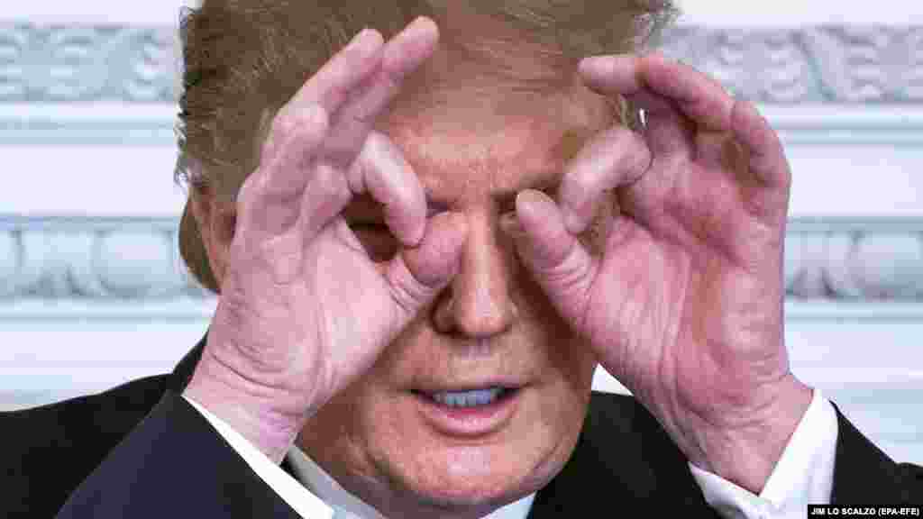 САД - Претседателот на САД, Доналд Трамп предложи рекорден буџет од 4,7 билиони долари за претстојната буџетска година. Агенциите јавија дека предлогот предвидува нагло намалување на домашните трошоци, поголемо финансирање на Пентагон, како и 8,6 милијарди долари за ѕидот на границата со Мексико, што го осмисли Трамп.