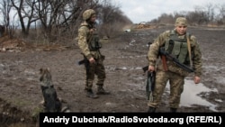 Блокпост укранських військових неподалік Авдіївки. Березень 2016 року