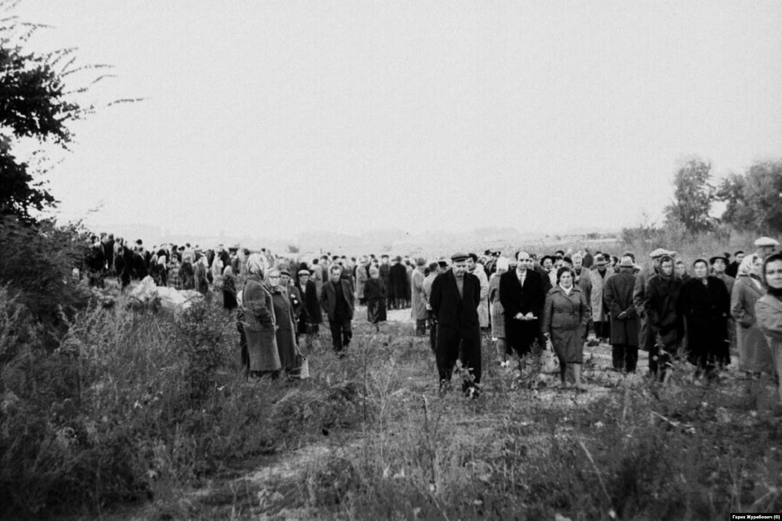 Несанкціонований мітинг у Бабиному Яру. 29 вересня 1966 року. Фото із архіву Еммануїла Діаманта.