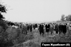 Несанкціонований мітинг у Бабиному Яру. 29 вересня 1966 року. Фото із архіву Еммануїла Діаманта.