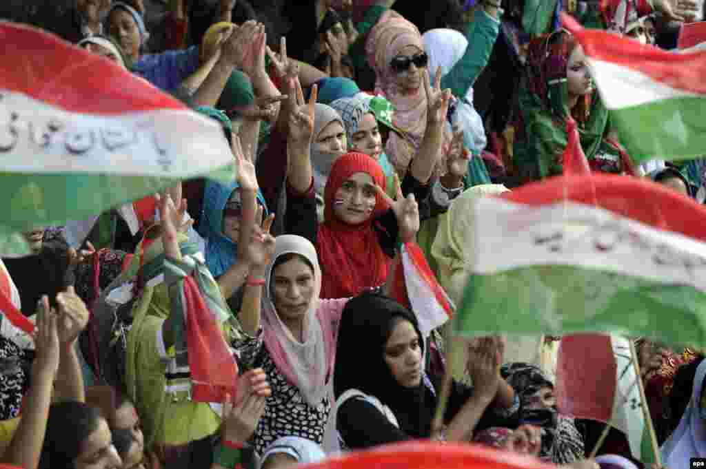 Supporters of Tahir ul-Qadri, a Pakistani-Canadian opposition cleric, listen to his speech during a fourth day of antigovernment protests in Islamabad on August 18. (epa/T. Mughal)