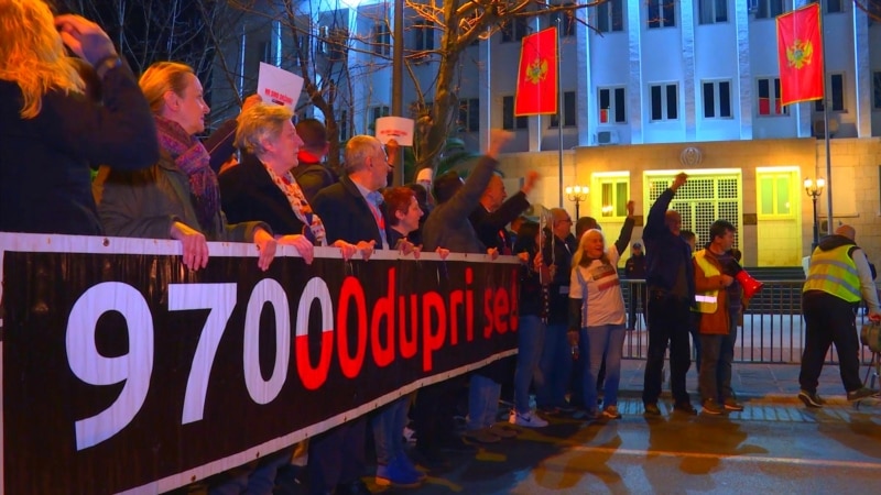 Илјадници на протест против „корумпираните лидери“ во Црна Гора