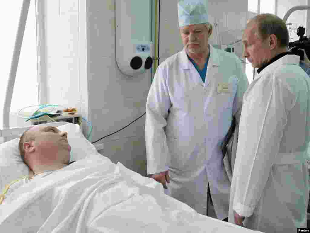 Владимир Путин навещает пострадавших от взрыва на шахте "Распадская" 