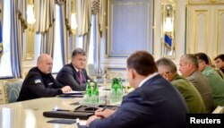Ukrainian President Petro Poroshenko (second from left) and National Security Council head Oleksandr Turchynov (left) attend a meeting with heads of Ukraine's security services in Kyiv on August 11.