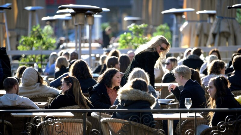 İsveç pandemiya şəraitində - məktəblər də açıqdır, restoranlar da 