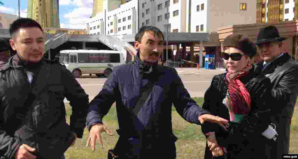 28 апреля в Астане полицейские задержали активистов общественного движения «Антигептил», которые провели акцию протеста у резиденции президента Казахстана в Астане против запуска с Байконура российских ракет. В этот день с космодрома Байконур был запущен очередной «Протон».