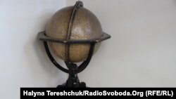 Старинный глобус