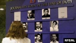 Öldürlen žurnalistleriň hatyrasyna Waşingtonda dikilen ýadygärlikde Ogulsapar Myradowanyň orny bar.