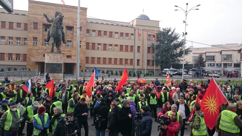 „Македонија блокира“: Остануваме тука до Нова година