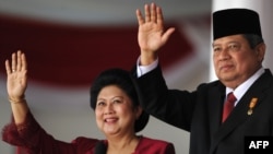 Presidenti i Indonezisë Yudhoyono dhe bashkëshortja e tij