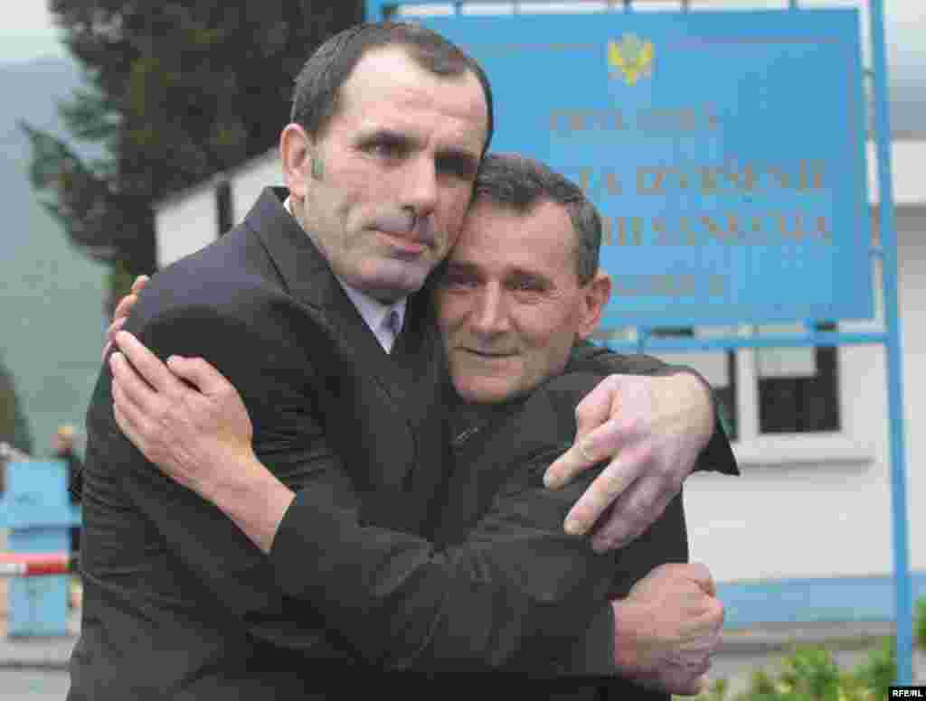 Spiro Lučić i Boro Gligić po izlasku iz zatvora Foto: Savo Prelević 