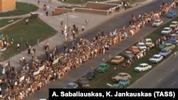 Живая цепь протеста, протянувшаяся от Вильнюса до Таллина, 1989 г.