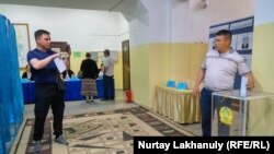 На избирательном участке в Алматы.