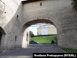 Вид с набережной Великой