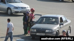 Правительство Туркменистана в последние годы подвергается критике за все большее ограничение прав женщин.(Фото из архива) 