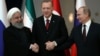 Слева направо: Хасан Роухани, Реджеп Эрдоган, Владимир Путин во время саммита в Анкаре