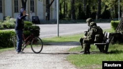 Курси естонської мови проводилися в Силах оборони Естонії і раніше, але були добровільними