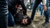 Ոստիկանությունը բերման է ենթարկում ցույցի մասնակիցներին Ստամբուլ, 1-ը մայիսի, 2017թ.