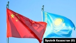 Флаги Китая и Казахстана
