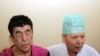 Нуржан Уркешбаев (слева) и Болат Баиров, хирург клиники «Ниссамед». Алматы, 8 декабря 2011 года.
