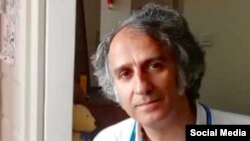 علی علینژاد سهشنبه هفته گذشته بازداشت شده است. او در یک فایل ویدئویی از فشار ماموران امنیتی بر خانوادهاش خبر داده است.