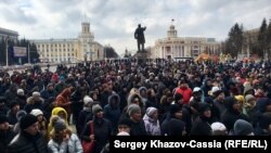 Мітинг біля адміністрації Кемерова після пожежі в торговому центрі, архівне фото