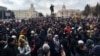 Стихийный митинг в Кемерово после смертельного пожара в ТРЦ "Зимняя вишня"