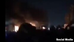 Ирачки антивладини демонстранти ја запалиле зградата на конзулатот на Иран 