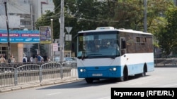 Автобус на симферопольской улице