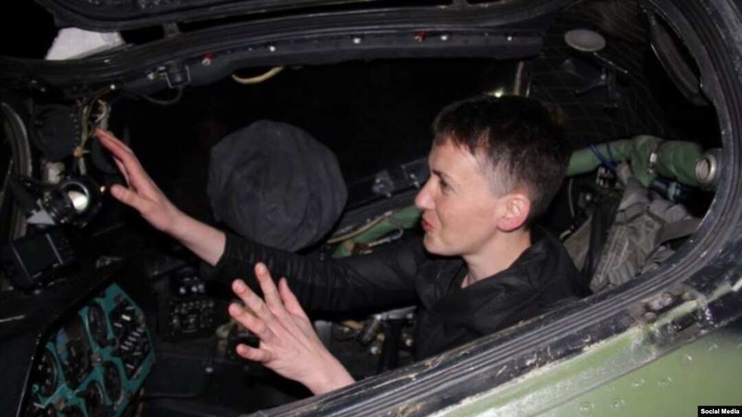 Надежда Савченко села за штурвал вертолета